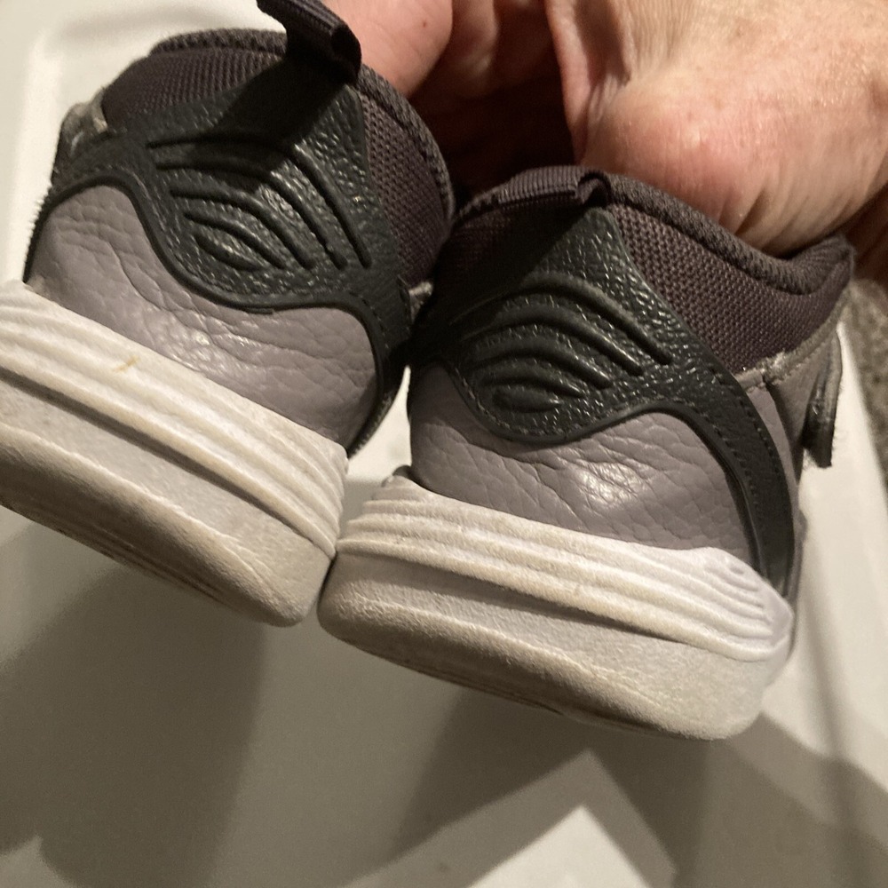 Size 9C Jordan Max Aura 5 TD In Cement Grey Anthracite — EUC! - Picture 8 of 10